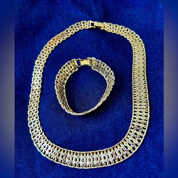 Monet Goldtone Choker and Bracelet Set - Picture 6 of 7